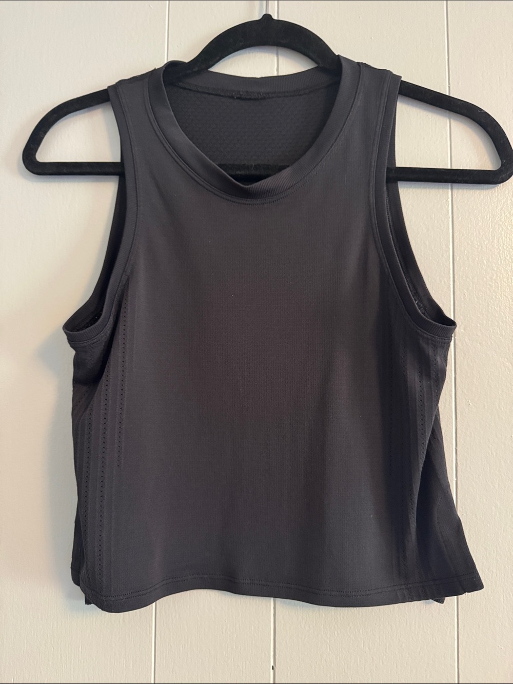 Women’s Lululemon Train To Be sleeveless tank top black size 2 workout athletic